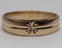 10 Karat Yellow Gold Men's Band Ring - Size: 12.5