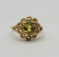 18k Yellow Gold Light Green Oval Gemstone Solitaire Ring Size 6