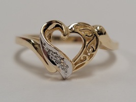 10 Karat Yellow Gold Heart Ring - Size: 5.5