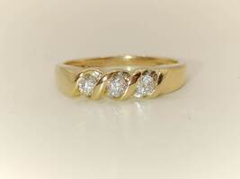 Lady's Round Three Stone Diamond Ring