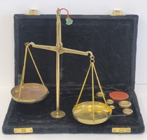 BRASS SCALE SET WITH CASE