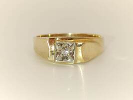 Men's 10 Karat Yellow Gold Solitaire Diamond Band