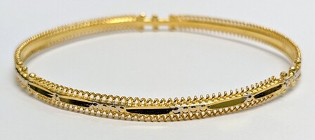  18 Karat Yellow Gold Bangle Bracelet - Size: 7.5-Inch