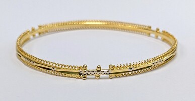 18 Karat Yellow Gold Bangle Bracelet - Size: 7.5-Inch
