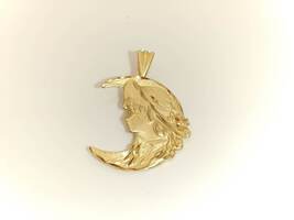Yellow Gold Pendant . 1.80g/14kt 