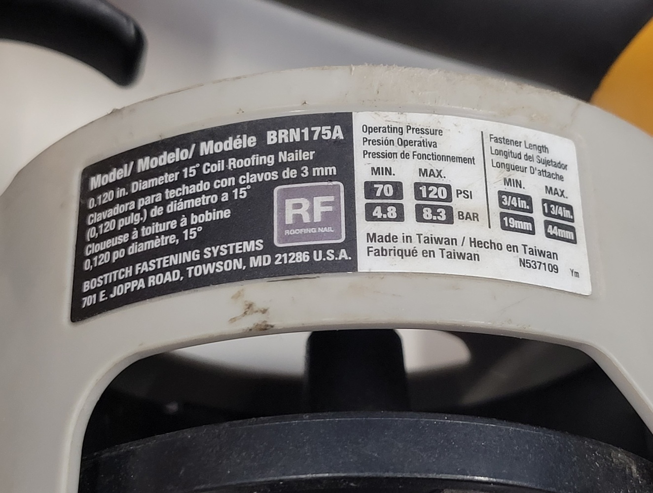 Bostitch 15 Degree Coil Roofing Nailer Model BRN175A 3/4"1 3/4