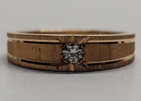 14 Karat Yellow Gold Diamond Band Ring - Size: 5