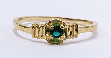 10 Karat Yellow Gold Ring - Size: 4.75