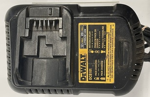 DEWALT DCB101 BATTERY CHARGER 