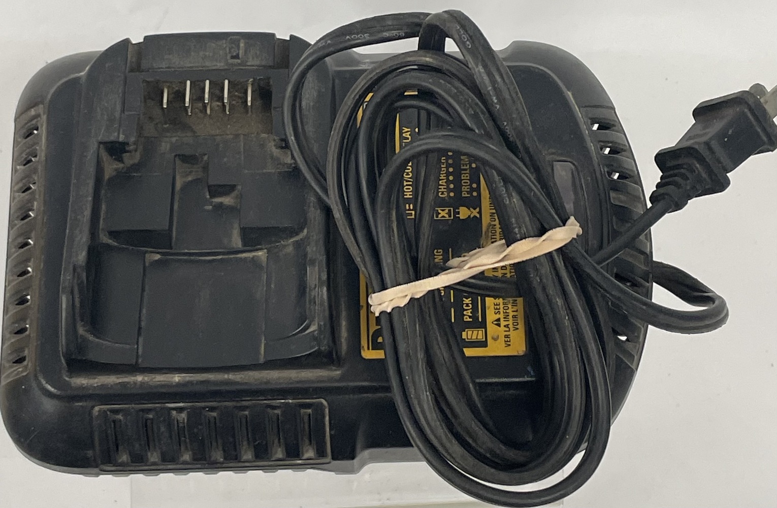 DEWALT DCB101 BATTERY CHARGER Avenue Shop Swap & Sell