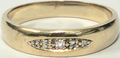 14 Karat Yellow Gold Diamond Band Ring - Size: 9