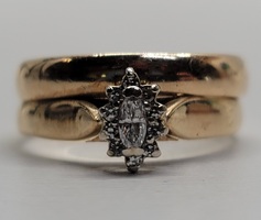 14 Karat Yellow Gold Diamond Wedding Ring Set - Size: 6.25