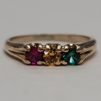 10 Karat Yellow Gold Ring - Size: 4.5
