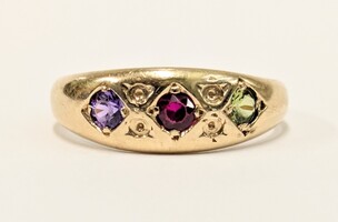 10 Karat Yellow Gold and Non-Diamond Ring - Size 6.5