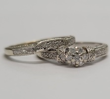 10 Karat White Gold Wedding Ring Set - Size: 7