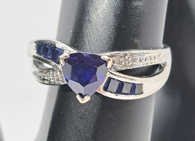 10k Ladies White Gold Blue Trillium Baguette Ring with Diamond Chips