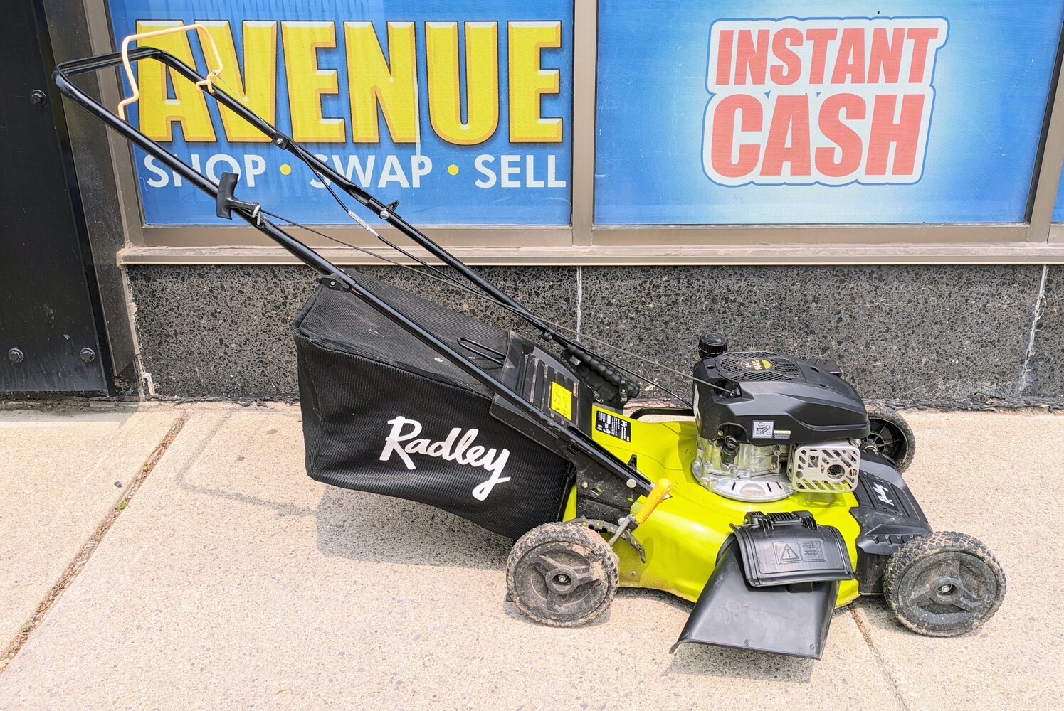 RADLEY 144cc 3in1 Gas Lawn Mower 22" with Catcher/Bag, Deflector