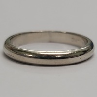 14 Karat White Gold Plain 2.7mm Band Ring Size: 5