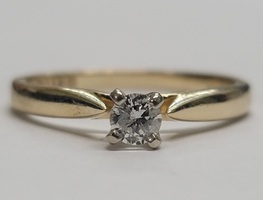 14 Karat Yellow Gold Solitaire Diamond Ring - Size: 7.25