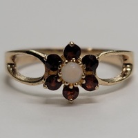 10 Karat Yellow Gold Cluster Ring - Size: 5.5