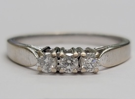 14 Karat White Gold PAST PRESENT FUTURE Style Engagement Ring - Size: 6.75