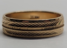 14 Karat Yellow Gold 6mm Band Ring - Size: 10
