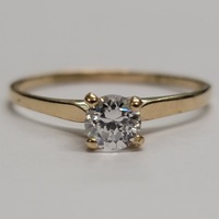 10 Karat Yellow Gold Solitaire Ring - Size: 9