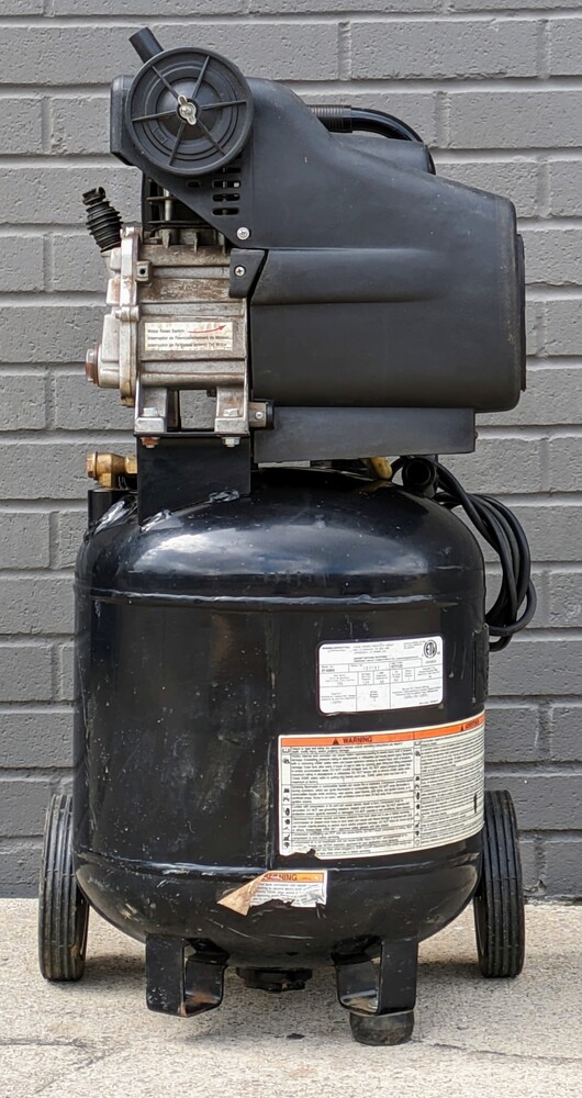 Brute by Briggs & Stratton 10 Gal. Air Compressor 125 PSI/5.1CFM (Model 074004)