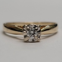 10 Karat Yellow Gold Solitaire Ring - Size: 5.5