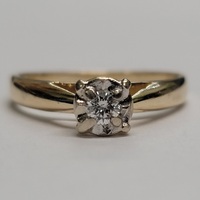 10 Karat Yellow Gold Solitaire Ring - Size: 5.5