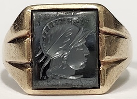 10 Karat Yellow Gold Ring with Roman Soldier Motif - Size: 13.25