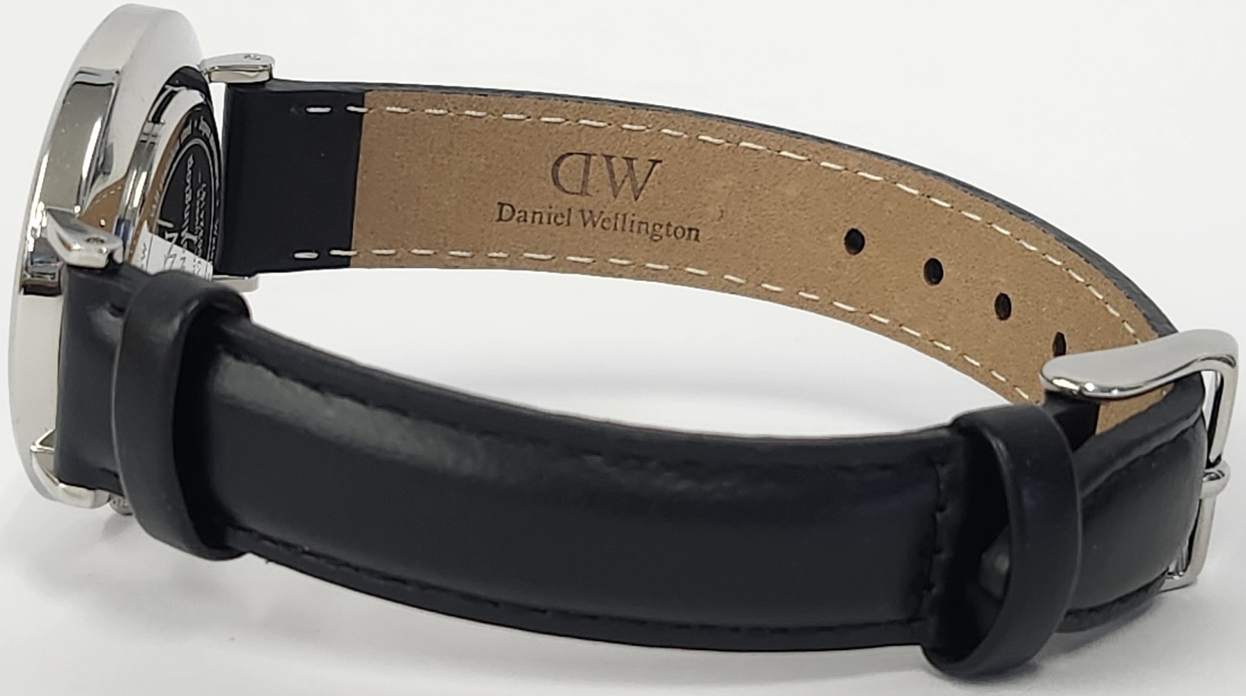 Daniel Wellington B32S6 Womens Wrist Watch with Box, Manual, and Band tool 