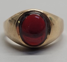 14 Karat Yellow Gold Colored Stone Ring - Size: 11.5