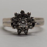 14 Karat White Gold 0.53ct Diamond Cluster Ring - Size: 6.5