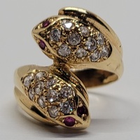 18 Karat Yellow Gold Dual Snake Head Ring - Size: 8