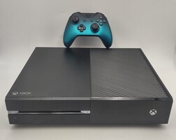 Microsoft Xbox One Console (1540) 500GB With Cords and Controller