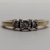 14 Karat Yellow Gold Past Present Future Ring - Size: 7.25