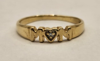 10k Yellow Gold MOM Ring with Diamond Accent Size 7.75