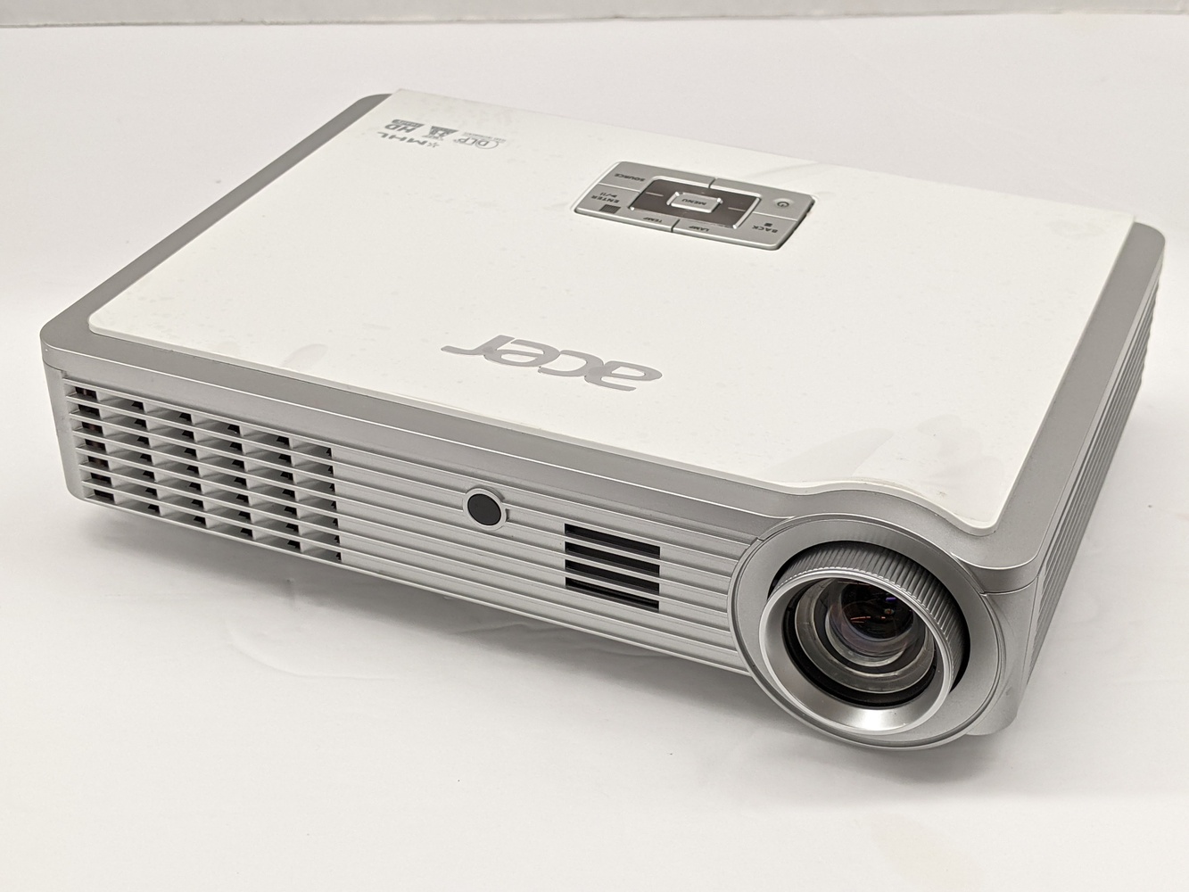 Acer K335 DLP Projector, 3D Ready, 1280x800 Resolution, 10000:1 Contrast Ratio, 