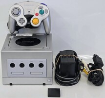 Nintendo DOL-001(USA) Silver Gamecube Console with Controller+Accessories