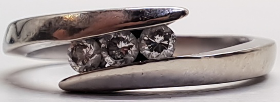 10 Karat White Gold Diamond Ring - Size: 3.75