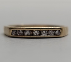 14 Karat Yellow Gold Diamond Band Ring - Size: 8.25