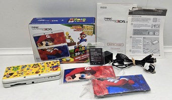 Nintendo 3DS Super Mario 3D Land Edition Console w/Charger/Box - FACTORY RESET