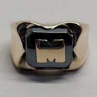 10 Karat Yellow Gold Ring - Size: 10