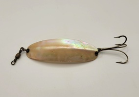 Vintage Mother of Pearl Spinning Fishing Lure 3 1/2"
