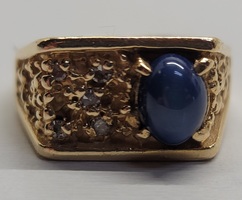 14 Karat Yellow Gold Ring - Size: 9