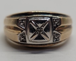 10 Karat Yellow Gold Diamond Solitaire Ring - Size: 11.75
