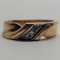 14 Karat Yellow Gold Men's Diamond Band Ring - Size: 9.25