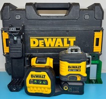 DEWALT (DCLE34030) Rotary Laser Level - Type 3 Laser w/ Battery IN CASE