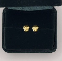 18K Yellow Gold Scallop Shell Stud Earrings